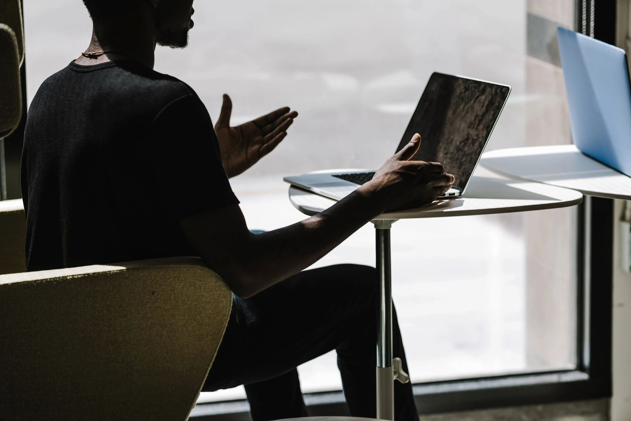A Simple Look Into Adaptive and Responsive Web Design